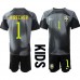 Billige Brasilien Alisson Becker #1 Målmand Børnetøj Hjemmebanetrøje til baby VM 2022 Kortærmet (+ korte bukser)
